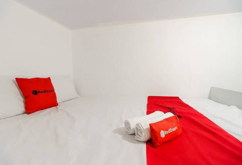 Пансион Reddoorz Syariah Near Pangkal Balam Port Bangka