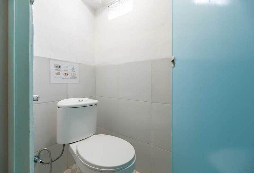 Пансион Reddoorz Syariah Near Pangkal Balam Port Bangka