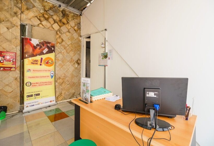 Пансион Reddoorz Syariah Near Pangkal Balam Port Bangka