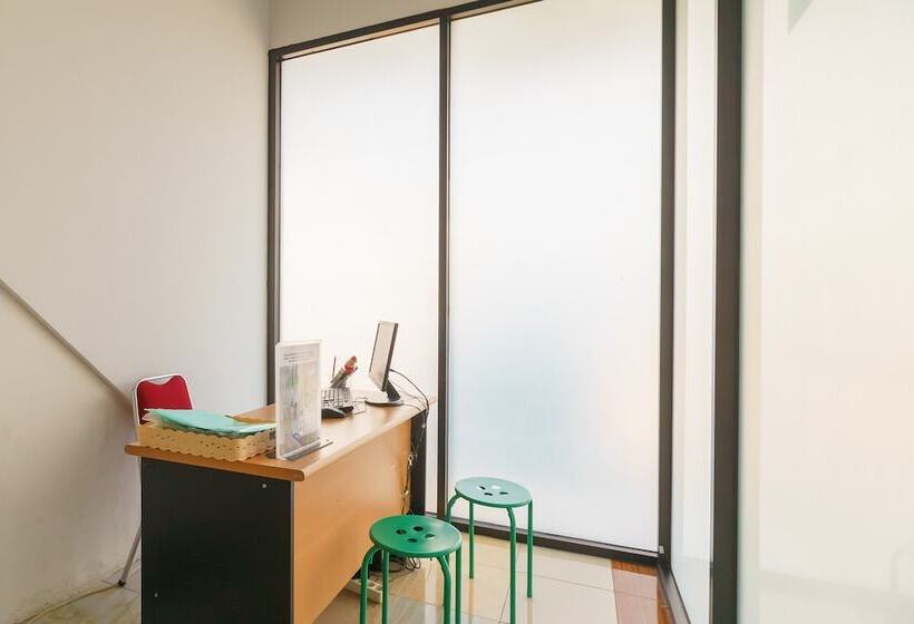 Пансион Reddoorz Syariah Near Pangkal Balam Port Bangka