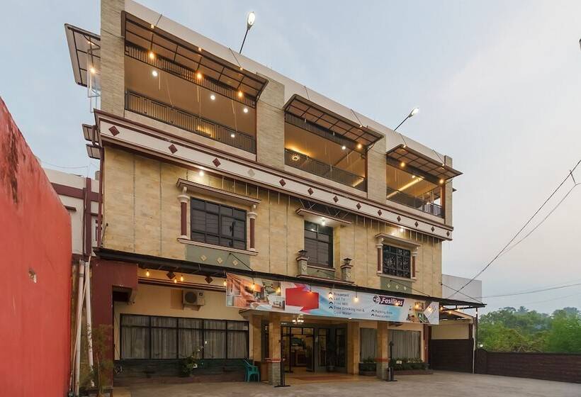 Reddoorz Plus @ Hotel Sempurna Watervang Lubuk Linggau