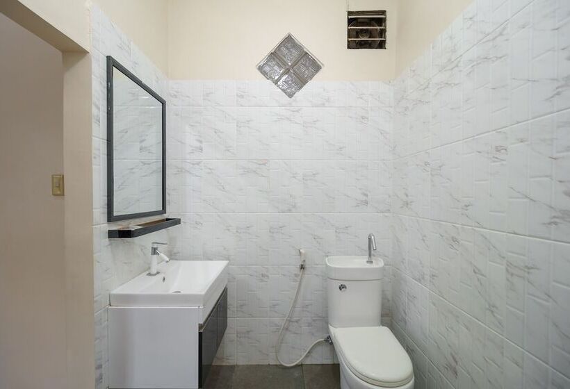 Reddoorz Plus @ Hotel Sempurna Watervang Lubuk Linggau