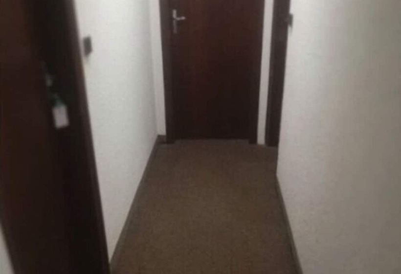 בית מלון כפרי L Albret Chr