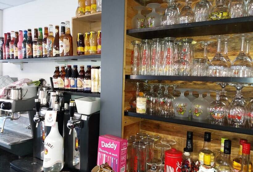 בית מלון כפרי L Albret Chr