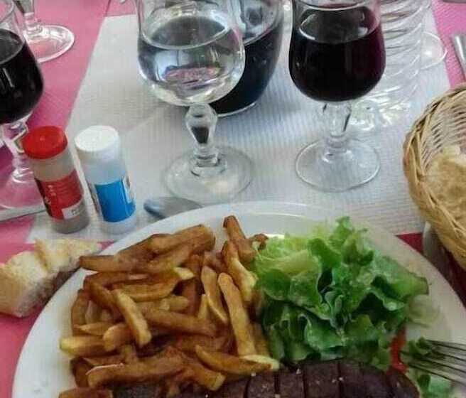 בית מלון כפרי L Albret Chr