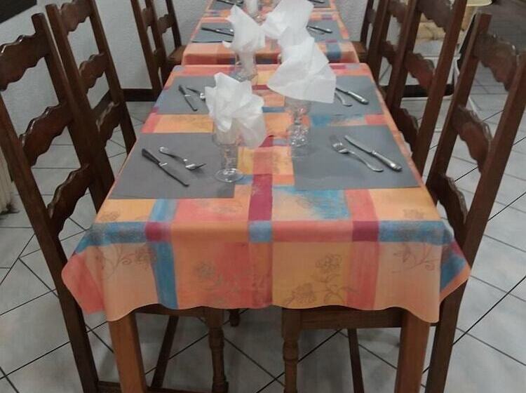 בית מלון כפרי L Albret Chr