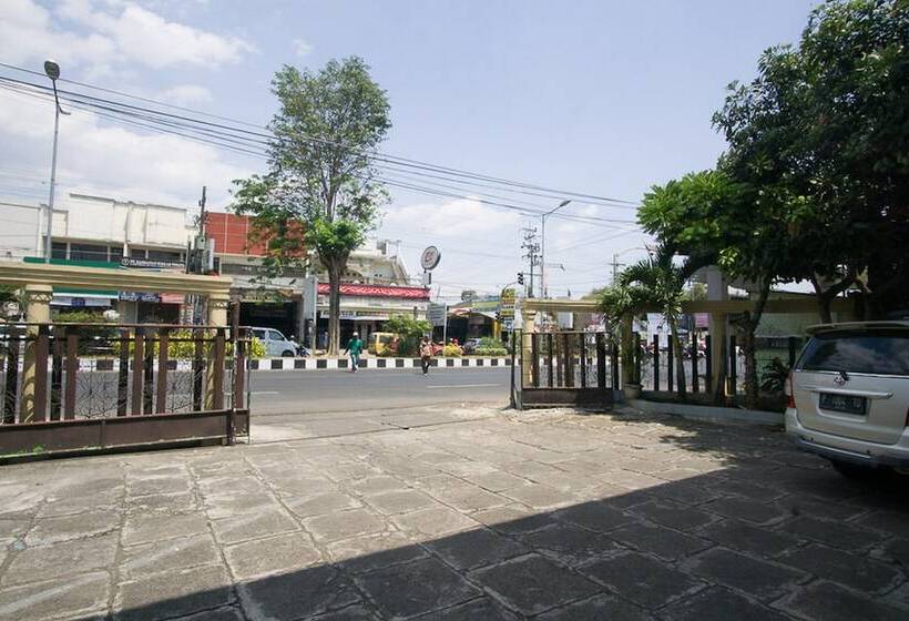 فندق Reddoorz Syariah @ Jalan Gajah Mada