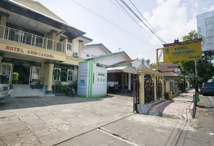 فندق Reddoorz Syariah @ Jalan Gajah Mada