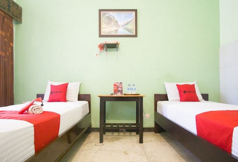 فندق Reddoorz Syariah @ Jalan Gajah Mada