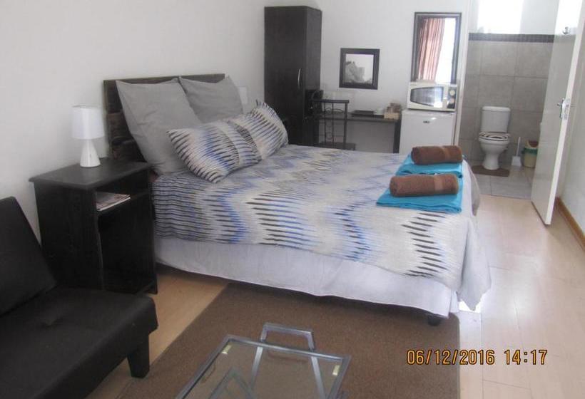 פנסיון Airport Leisure Lodge