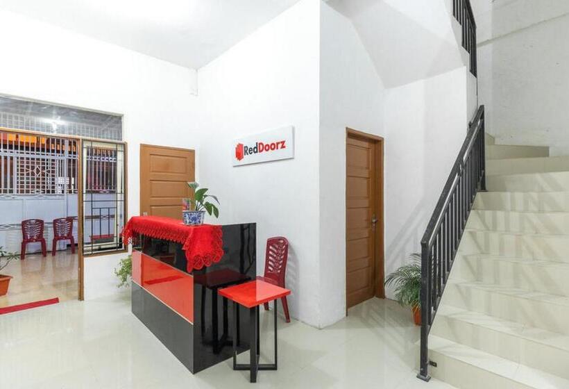 Пансион Reddoorz @ Jalan Dr Mansyur Medan 2