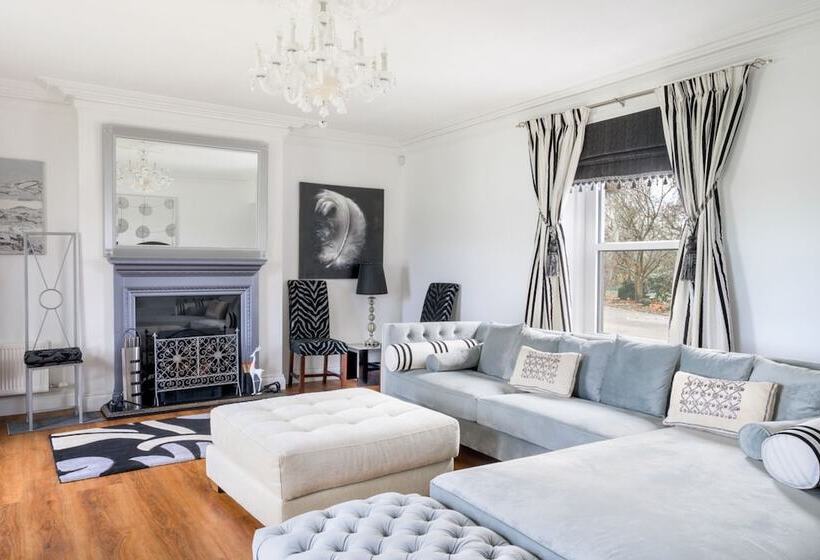 بنسيون Willow House Bed & Breakfast And Orchard Studios Self Catering