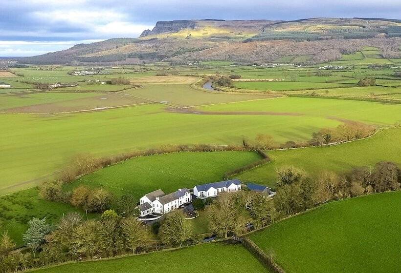 بنسيون Willow House Bed & Breakfast And Orchard Studios Self Catering