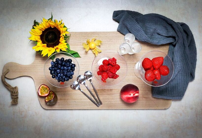 بنسيون Willow House Bed & Breakfast And Orchard Studios Self Catering