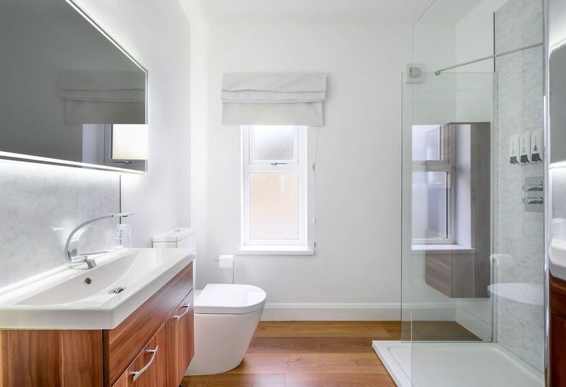 بنسيون Willow House Bed & Breakfast And Orchard Studios Self Catering