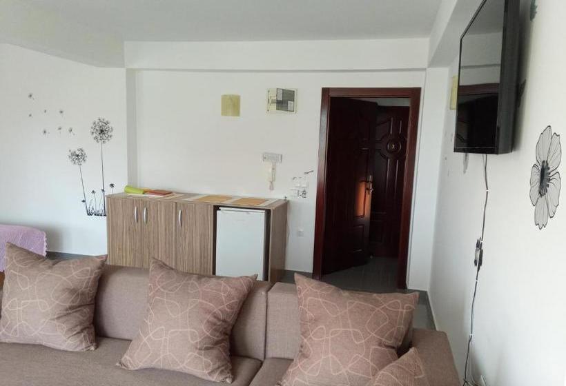 پانسیون Yard House Trpejca