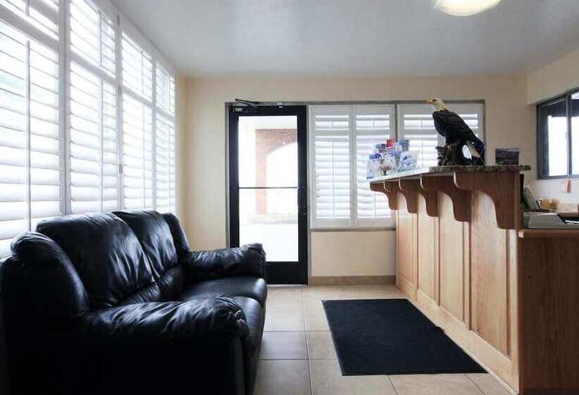 Отель Americas Best Value Inn Roosevelt/ballard