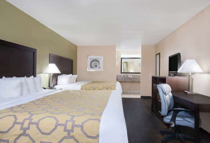 בית מלון כפרי Baymont By Wyndham Lake City