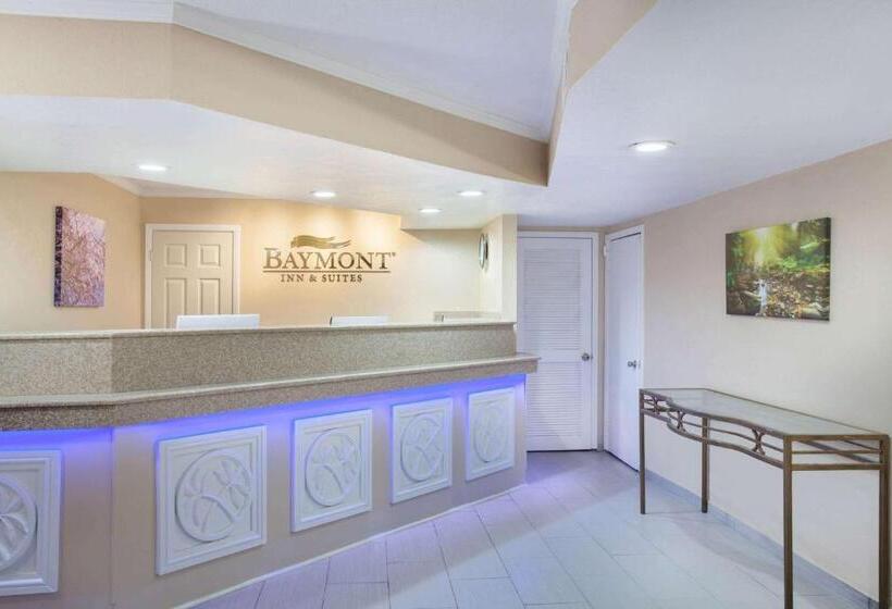 בית מלון כפרי Baymont By Wyndham Lake City