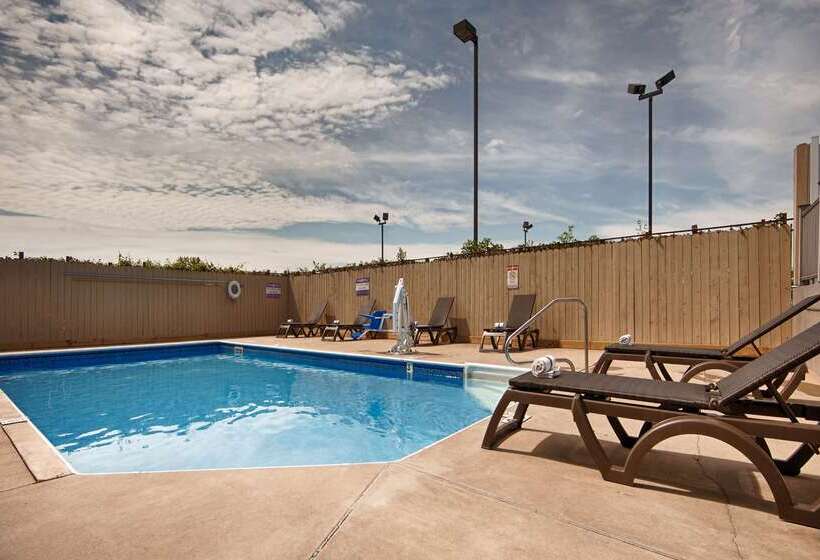 Отель Best Western Crossroads Inn