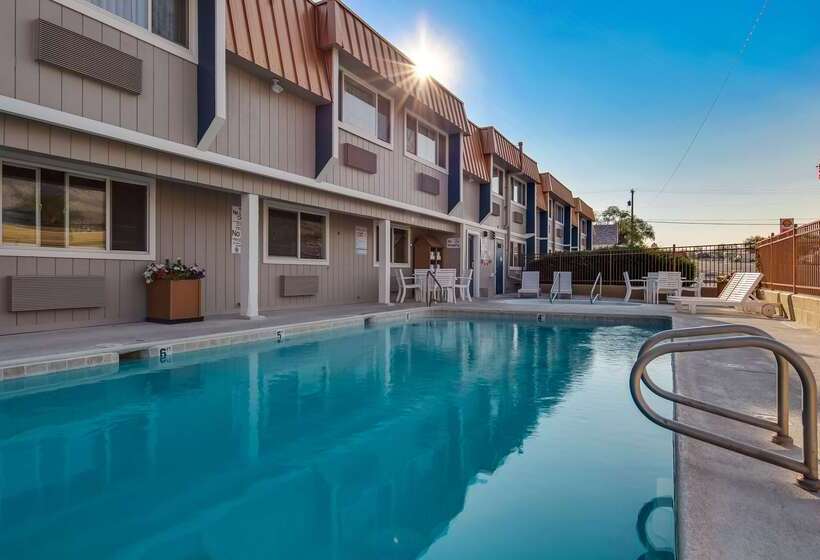 בית מלון כפרי Best Western Hidesert Inn