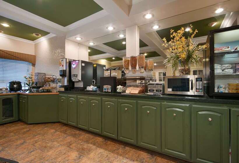 فندق Best Western John Muir Inn