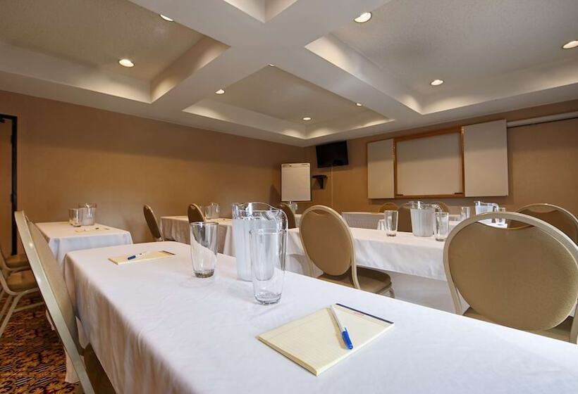 فندق Best Western John Muir Inn