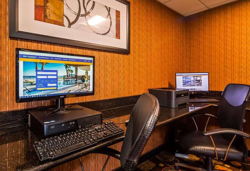 هتل Best Western Luxbury Inn Fort Wayne