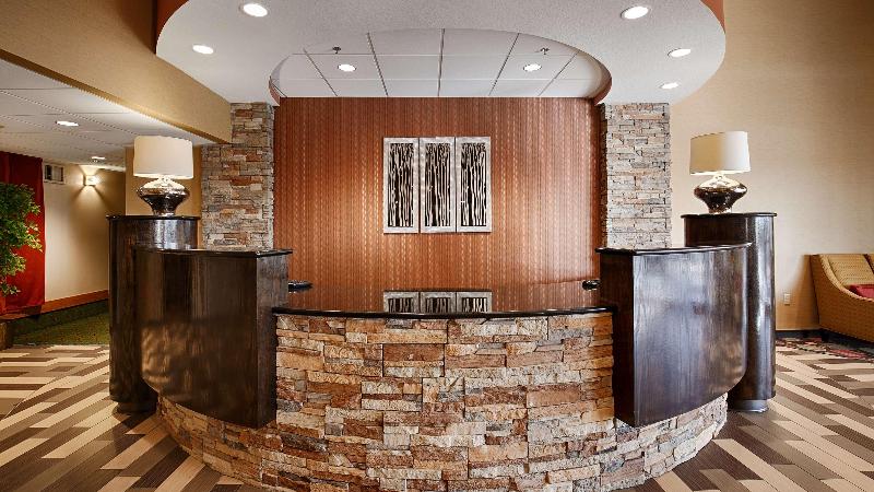 هتل Best Western Luxbury Inn Fort Wayne