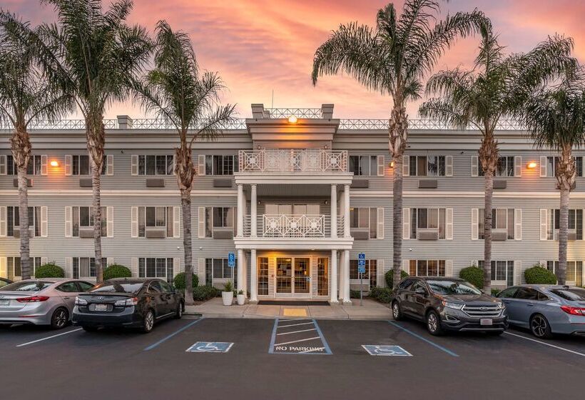 Отель Best Western Luxury Inn