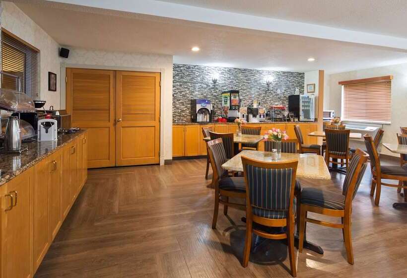 בית מלון כפרי Best Western New Baltimore Inn