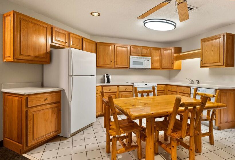 فندق Best Western Northwoods Lodge