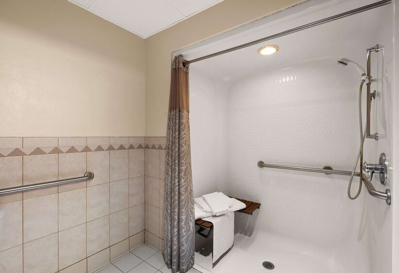 فندق Best Western Northwoods Lodge