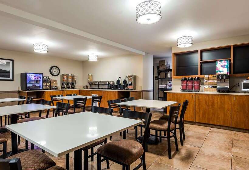 호텔 Best Western Oak Meadows Inn
