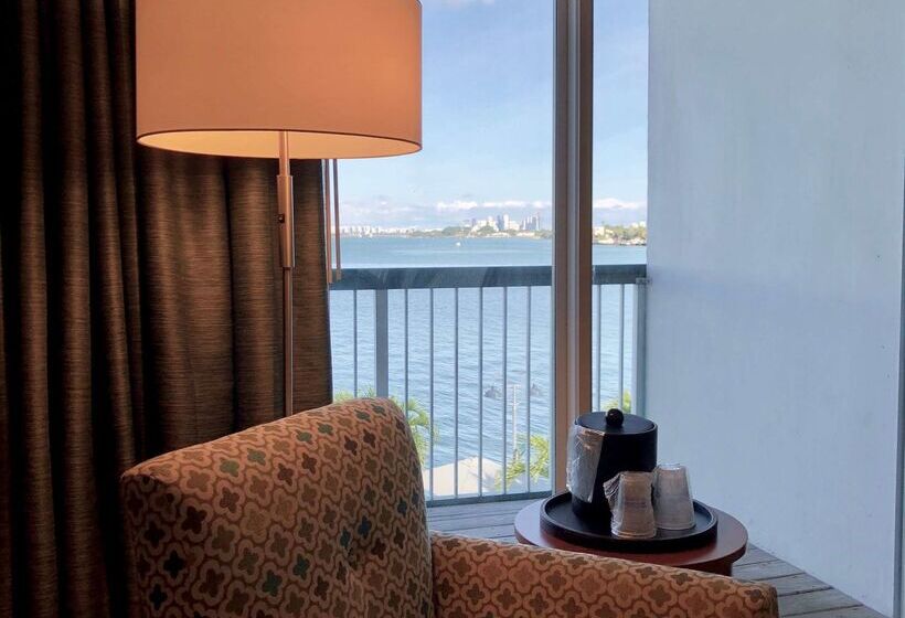 בית מלון כפרי Palm Tree Club Miami