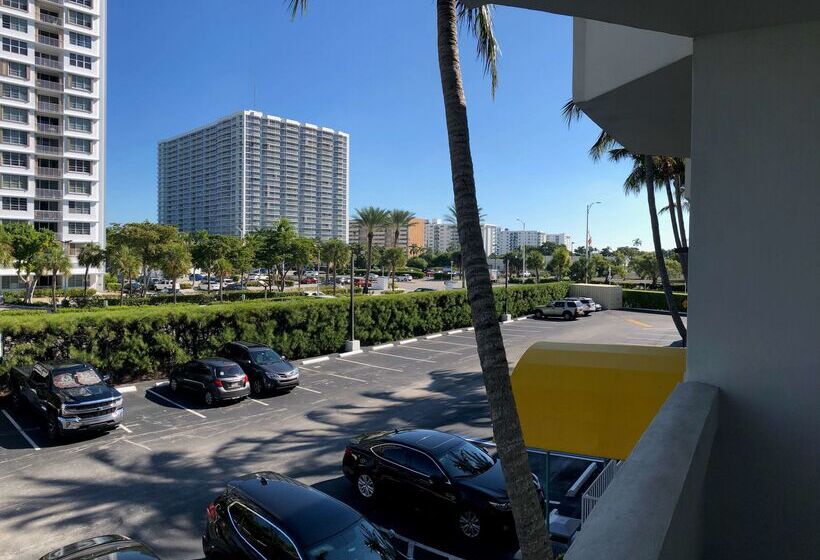 בית מלון כפרי Palm Tree Club Miami