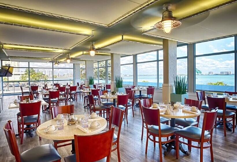 בית מלון כפרי Palm Tree Club Miami