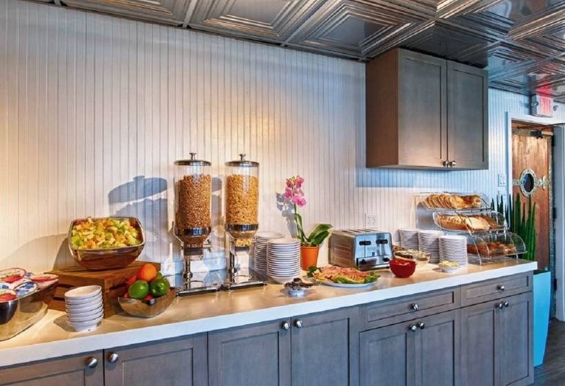 בית מלון כפרי Palm Tree Club Miami