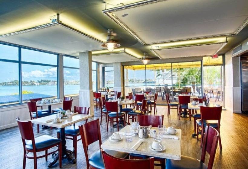 בית מלון כפרי Palm Tree Club Miami