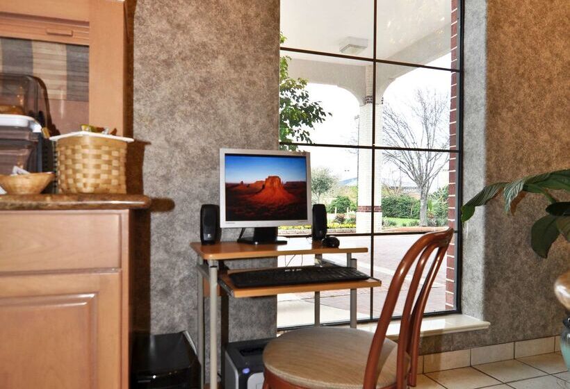 هتل Best Western Pearland Inn