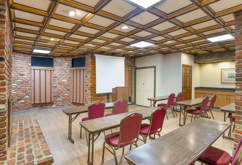 هتل Best Western Plus Governor's Inn Richmond