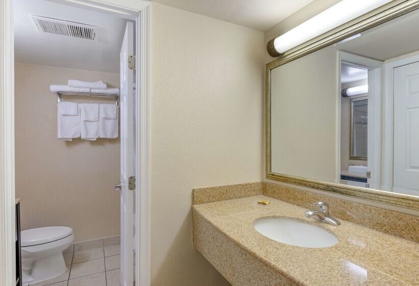 هتل Best Western Plus Governor's Inn Richmond