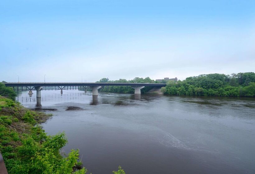 فندق Best Western Plus Kelly Inn