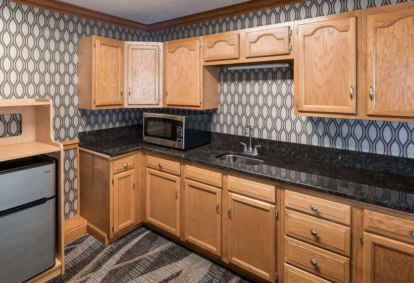 Отель Best Western Plus North Canton Inn & Suites