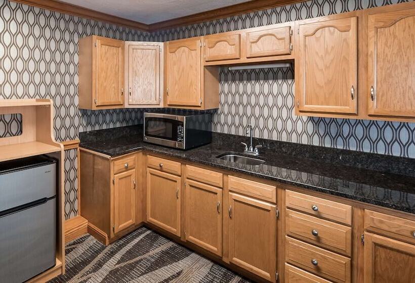 Отель Best Western Plus North Canton Inn & Suites