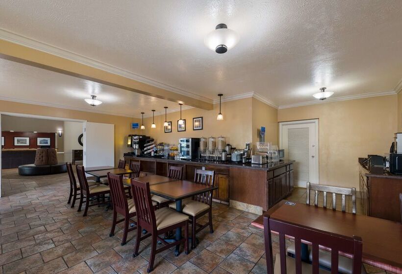 Отель Best Western Salinas Valley Inn & Suites