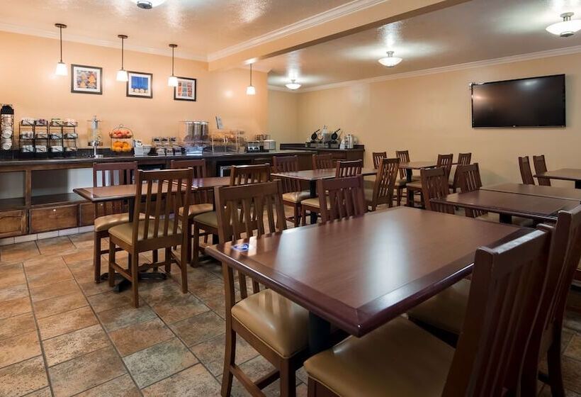Отель Best Western Salinas Valley Inn & Suites