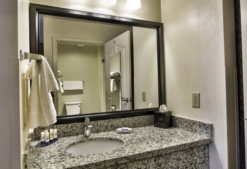 Отель Best Western Salinas Valley Inn & Suites