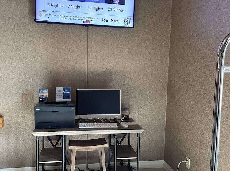 Отель Best Western Wapakoneta Inn