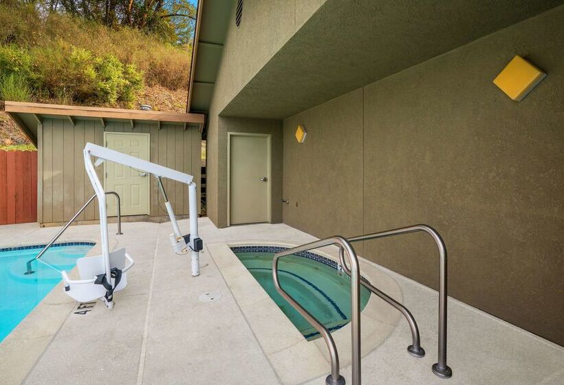 Отель Best Western Willits Inn